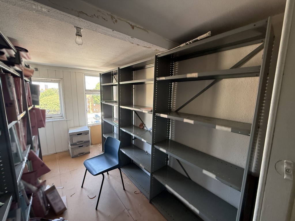 Lot: 56 - SUBSTANTIAL FREEHOLD COMMERCIAL PREMISES FOR OCCUPATION OR REDEVELOPMENT - Storage room in roof space